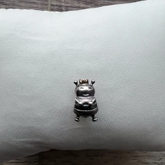 Authentic Pandora Queen B charm. - Picture 2 of 2